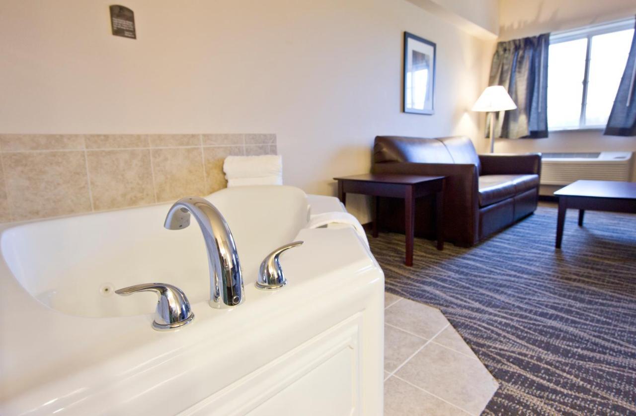 Cobblestone Inn & Suites - Boone Екстер'єр фото